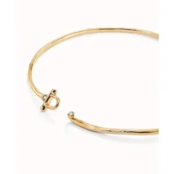 Collar rígido con cierre frontal bañado en oro 18k con topacio blanco