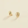 Criollas acabadas en oro con forma de concha. Agatha Paris